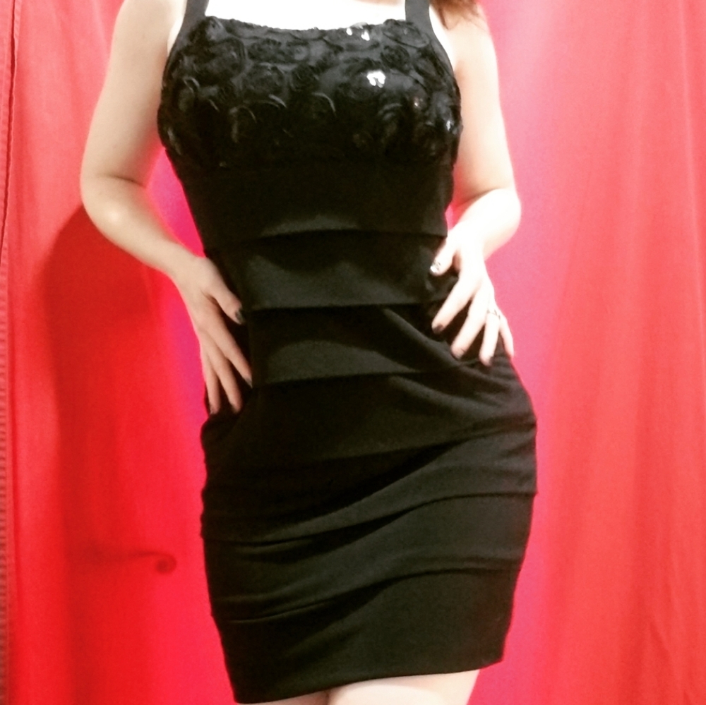 Medium bodycon black rose mini